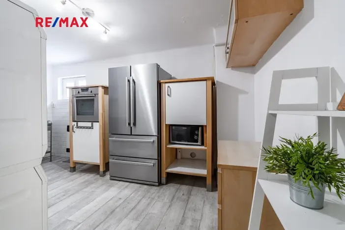 Prodej obchodního prostoru, Praha - Karlín, Pernerova, 60 m2