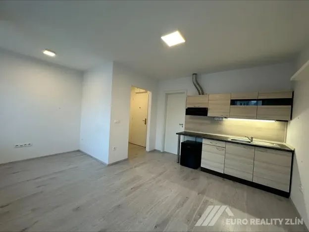 Pronájem bytu 1+kk, Zlín, Lorencova, 30 m2