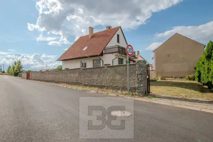 Prodej rodinného domu, Hrobce, Hlavní, 238 m2