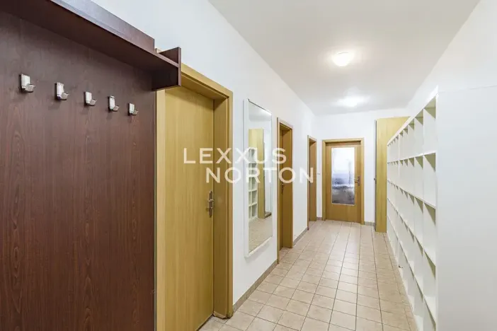 Pronájem bytu 2+kk, Praha - Motol, Jeřabinová, 68 m2