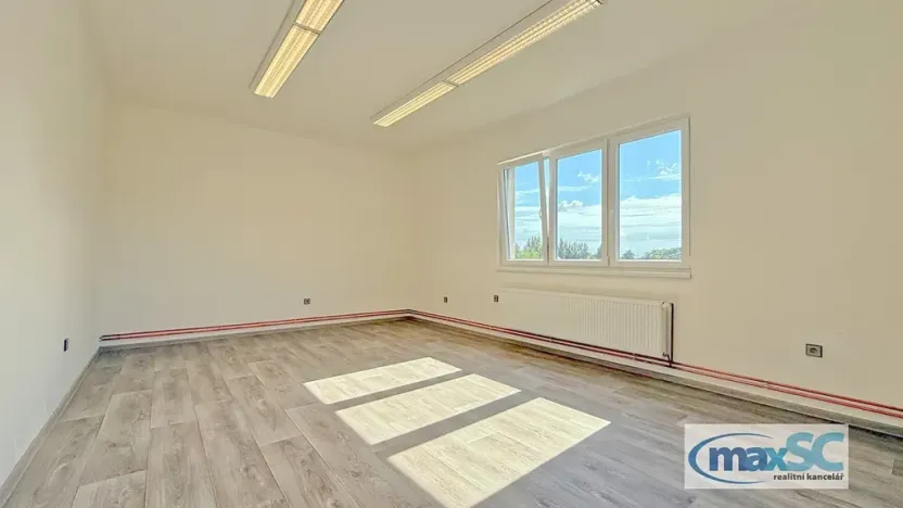Pronájem kanceláře, Moravany, 111 m2