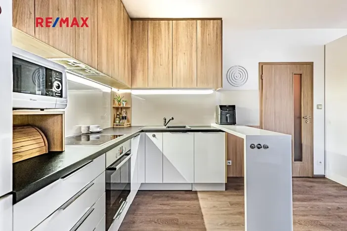 Pronájem bytu 1+kk, Praha - Horní Měcholupy, Padovská, 35 m2