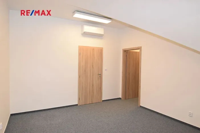 Pronájem kanceláře, Nymburk, Náměstí Přemyslovců, 29 m2