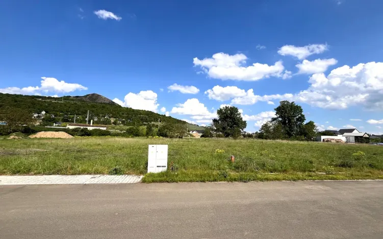 Prodej pozemku, Píšťany, 828 m2