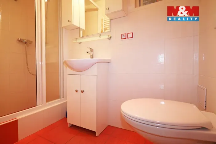 Prodej bytu 2+1, Karlovy Vary - Drahovice, Vítězná, 33 m2