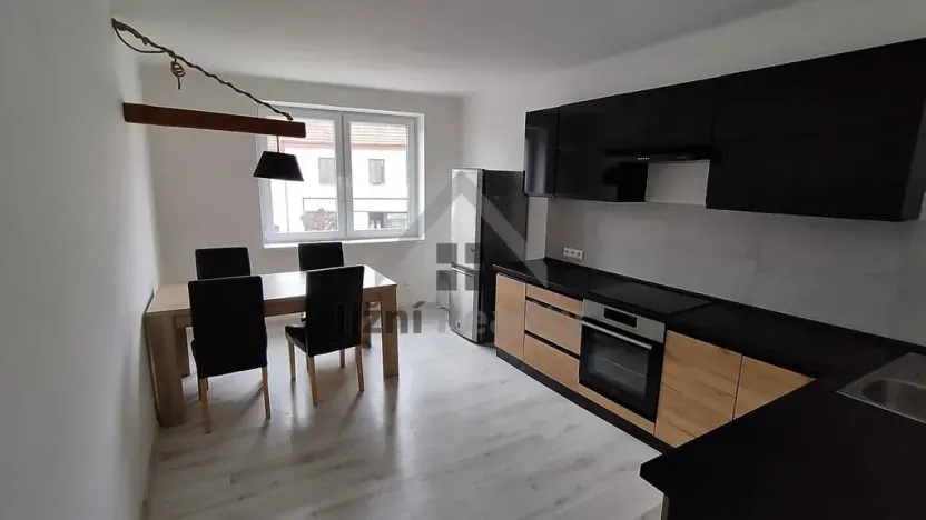 Prodej bytu 3+1, Mladá Vožice, Husovo náměstí, 80 m2