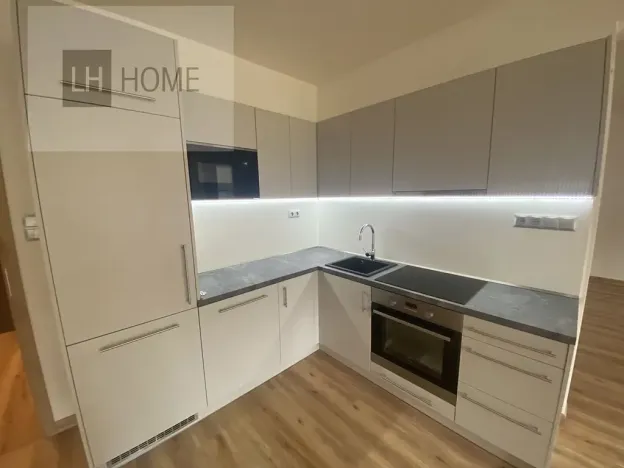 Prodej obchodního prostoru, Karlovy Vary, 76 m2