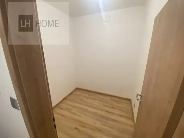 Prodej obchodního prostoru, Karlovy Vary, 76 m2