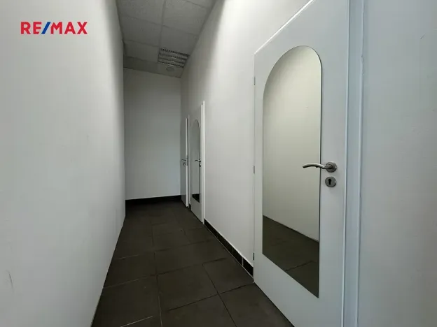 Pronájem obchodního prostoru, Hradec Králové, třída Edvarda Beneše, 220 m2