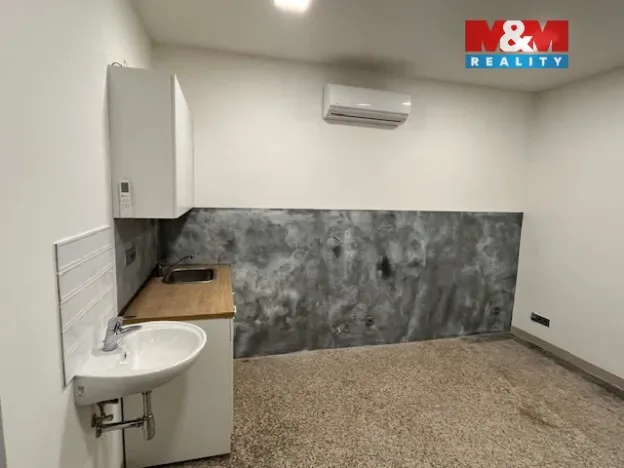 Pronájem kanceláře, Lomnice nad Popelkou, Palackého, 20 m2