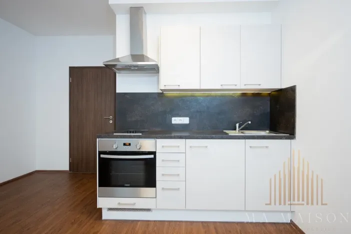 Pronájem bytu 1+kk, Praha - Střížkov, Makedonská, 32 m2