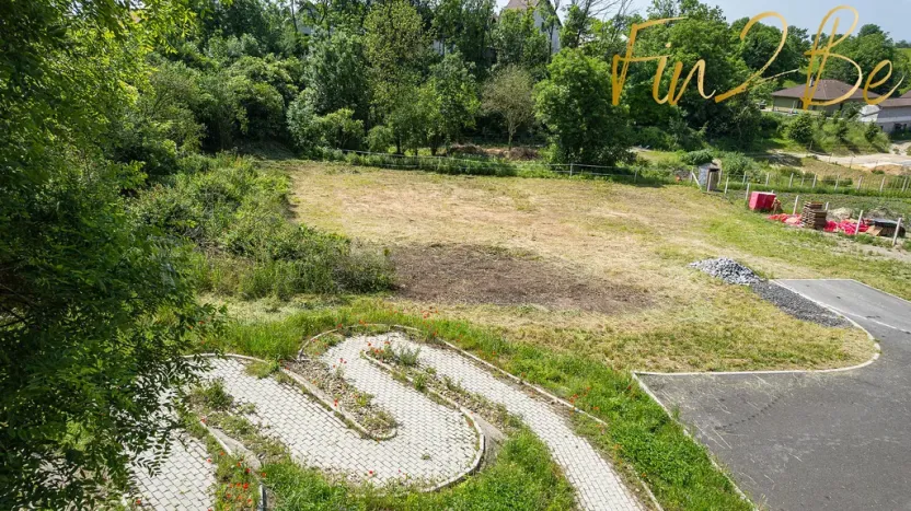 Prodej pozemku, Martiněves, 1360 m2