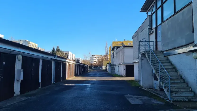 Pronájem garáže, Praha - Podolí, Bohuslava Martinů, 18 m2