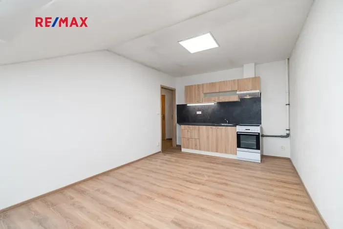 Pronájem bytu 2+kk, Plzeň, Skvrňanská, 37 m2