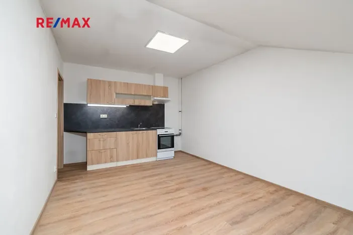 Pronájem bytu 2+kk, Plzeň, Skvrňanská, 37 m2