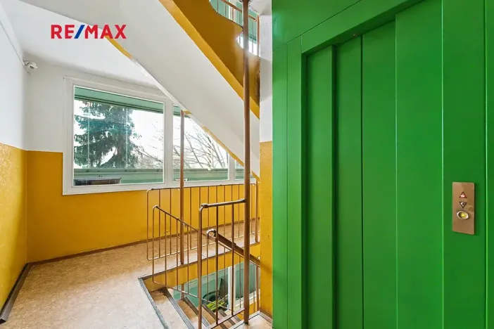 Prodej bytu 2+kk, Praha - Prosek, Zárybská, 42 m2