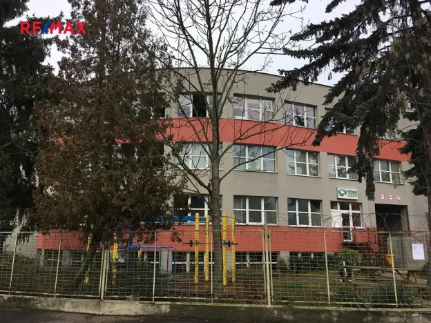 Pronájem kanceláře, Praha - Hloubětín, Nademlejnská, 77 m2