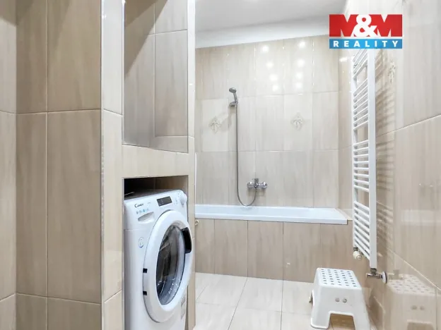 Prodej bytu 3+kk, Šestajovice, Komenského, 48 m2