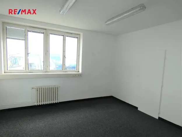 Pronájem kanceláře, Praha - Hloubětín, Nademlejnská, 22 m2