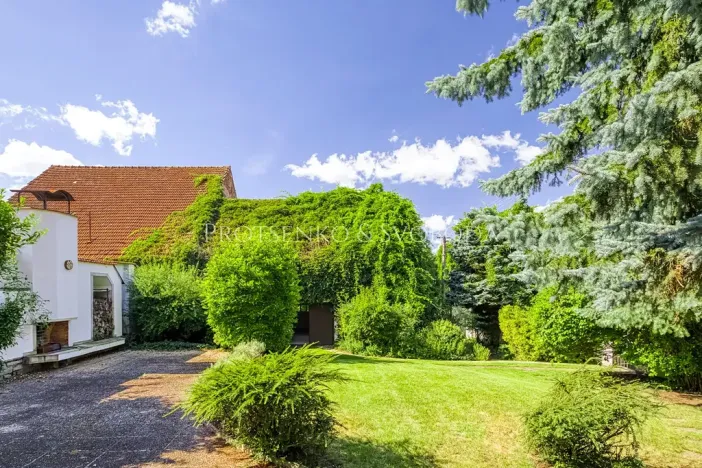 Prodej vily, Křižanov, Benešovo náměstí, 530 m2