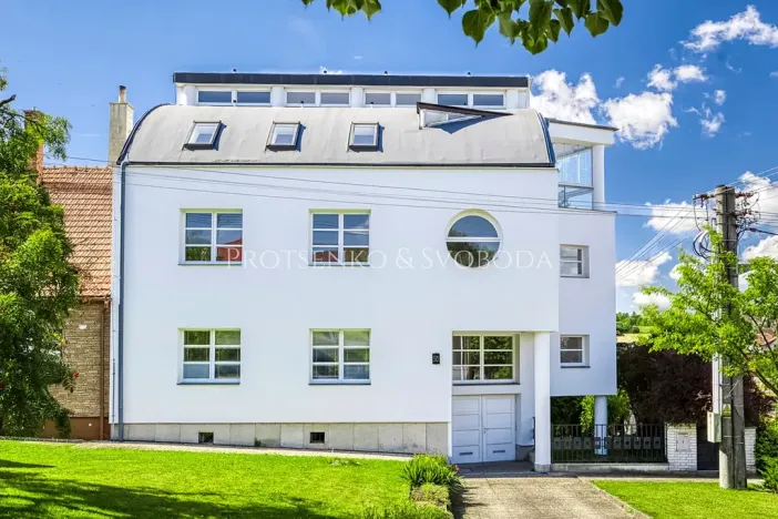 Prodej ordinace, Křižanov, Benešovo náměstí, 530 m2