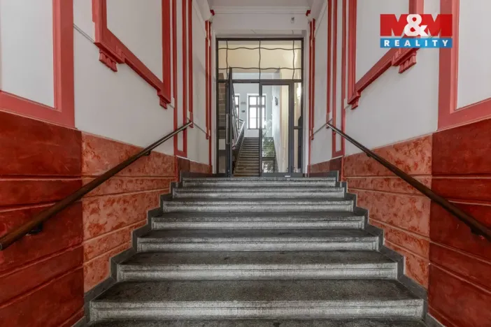 Prodej bytu 4+kk, Klatovy - Klatovy III, Husovo náměstí, 78 m2