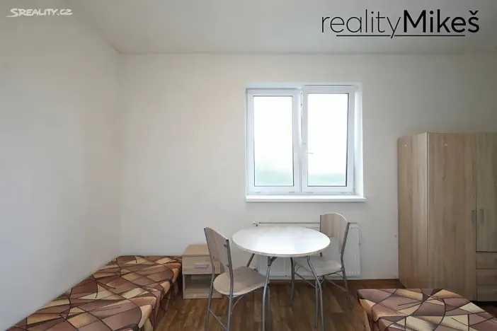 Pronájem ubytování, Dobrovice, 500 m2