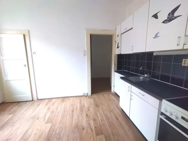 Pronájem bytu 1+1, Praha - Vršovice, Madridská, 38 m2