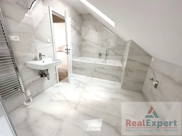 Pronájem bytu 4+kk, Praha - Vršovice, Oblouková, 136 m2