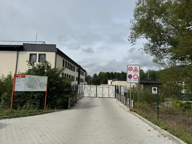 Pronájem skladu, Ostrov, 214 m2