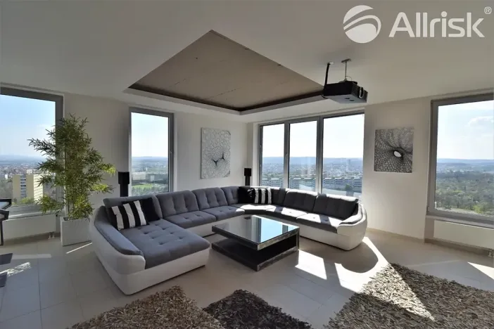 Pronájem atypického bytu, Brno, Majdalenky, 200 m2