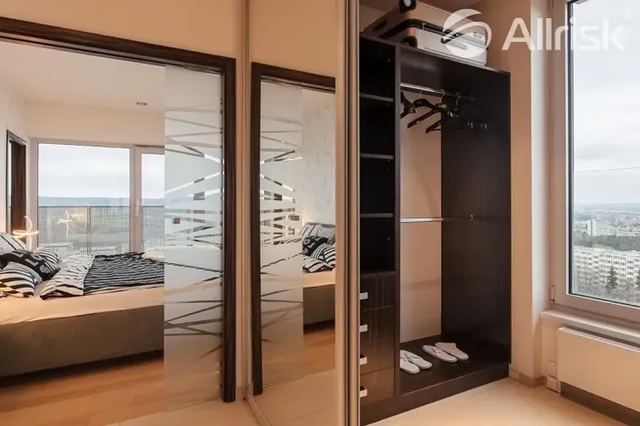 Pronájem atypického bytu, Brno, Majdalenky, 200 m2