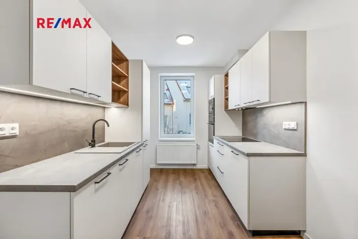 Pronájem bytu 1+1, Praha - Žižkov, Na mokřině, 41 m2