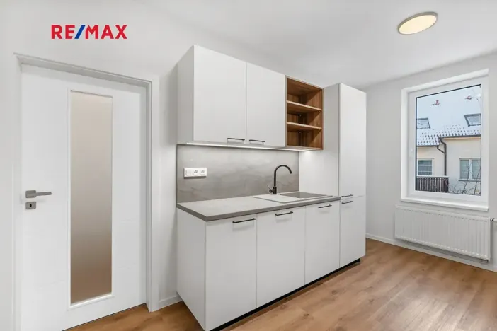 Pronájem bytu 1+1, Praha - Žižkov, Na mokřině, 41 m2