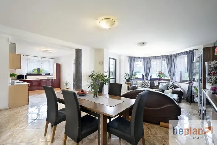 Prodej rodinného domu, Květnice, V Zelených, 300 m2