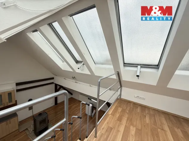 Pronájem atypického bytu, Žatec, Žižkovo náměstí, 100 m2