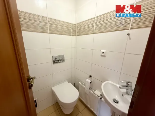 Pronájem atypického bytu, Žatec, Žižkovo náměstí, 100 m2