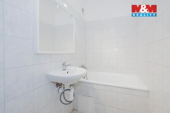 Pronájem bytu 1+kk, Praha - Hlubočepy, Pivcova, 29 m2