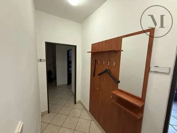 Pronájem výrobních prostor, Lišov, Miletínská, 1000 m2