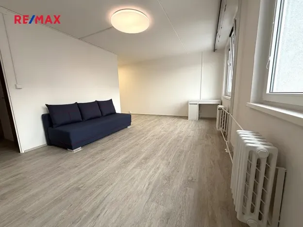 Pronájem bytu 1+kk, Kladno, Poděbradova, 33 m2