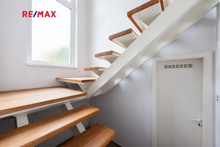 Prodej komerční nemovitosti, Měchenice, Hlavní, 330 m2