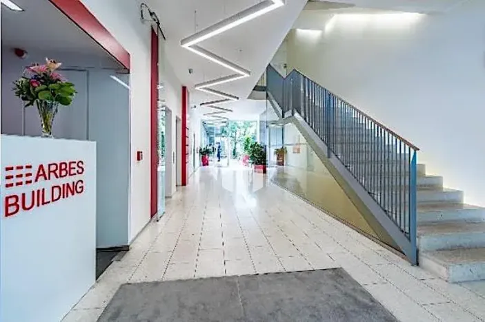 Pronájem kanceláře, Praha - Smíchov, Štefánikova, 160 m2