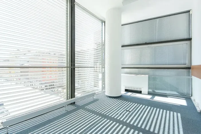 Pronájem kanceláře, Praha - Smíchov, Štefánikova, 371 m2