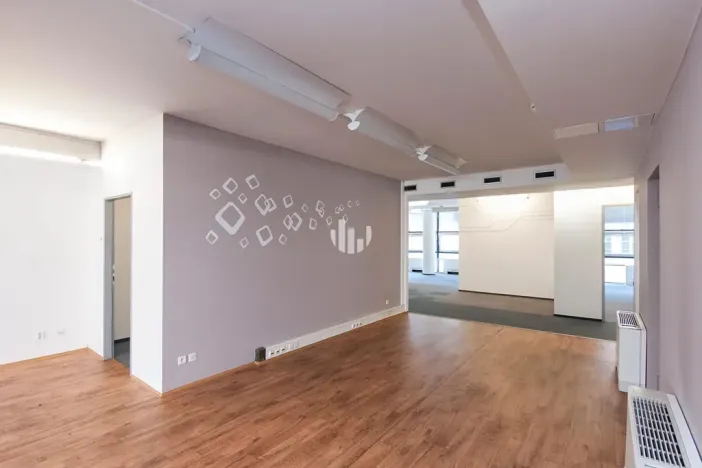 Pronájem kanceláře, Praha - Smíchov, Štefánikova, 371 m2