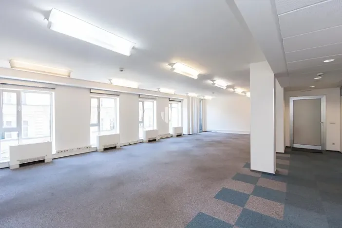 Pronájem kanceláře, Praha - Smíchov, Štefánikova, 371 m2