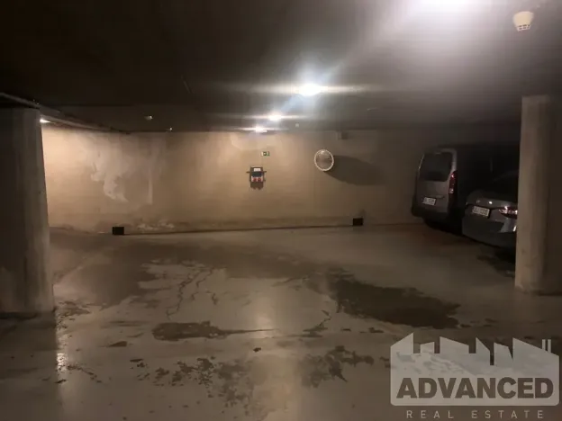 Pronájem garážového stání, Praha - Vinohrady, Hradecká, 12 m2