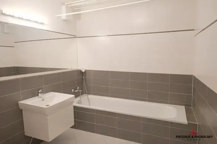 Pronájem bytu 2+kk, Praha - Vysočany, Pod Harfou, 54 m2