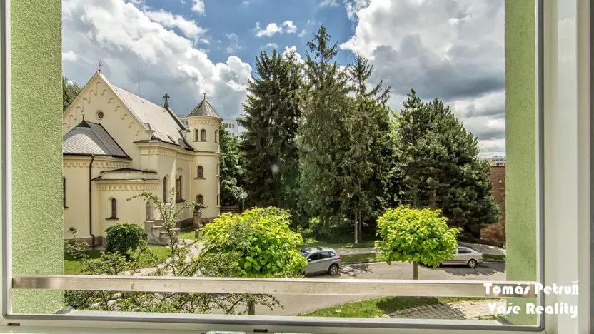 Pronájem bytu 2+1, Hradec Králové - Slezské Předměstí, Slavíčkova, 60 m2