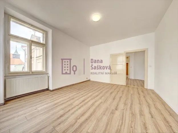 Pronájem bytu 2+1, Jindřichův Hradec, nám. Míru, 50 m2