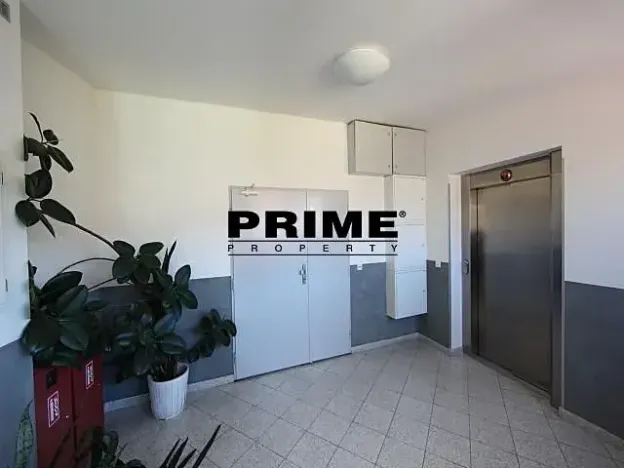 Pronájem kanceláře, Praha - Smíchov, Štefánikova, 55 m2